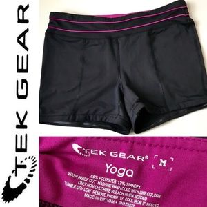NWOT TEK GEAR Women’s Yoga Shorts (M)